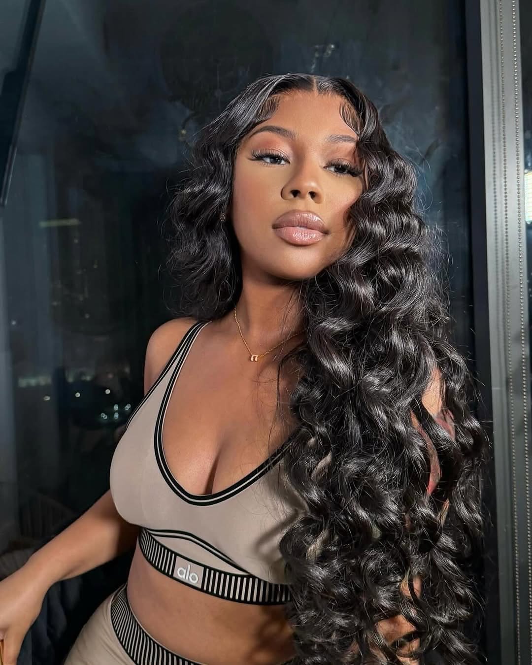 Hairsmarket Loose Deep Wave 13x4 HD Lace Front Wigs Pre Plucked Glueless Human Hair Wigs
